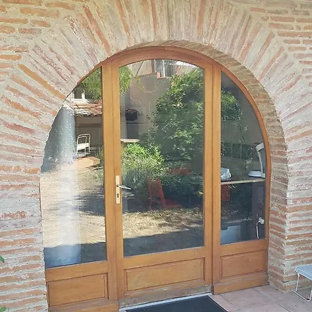 Le Merle Rose Apartment *